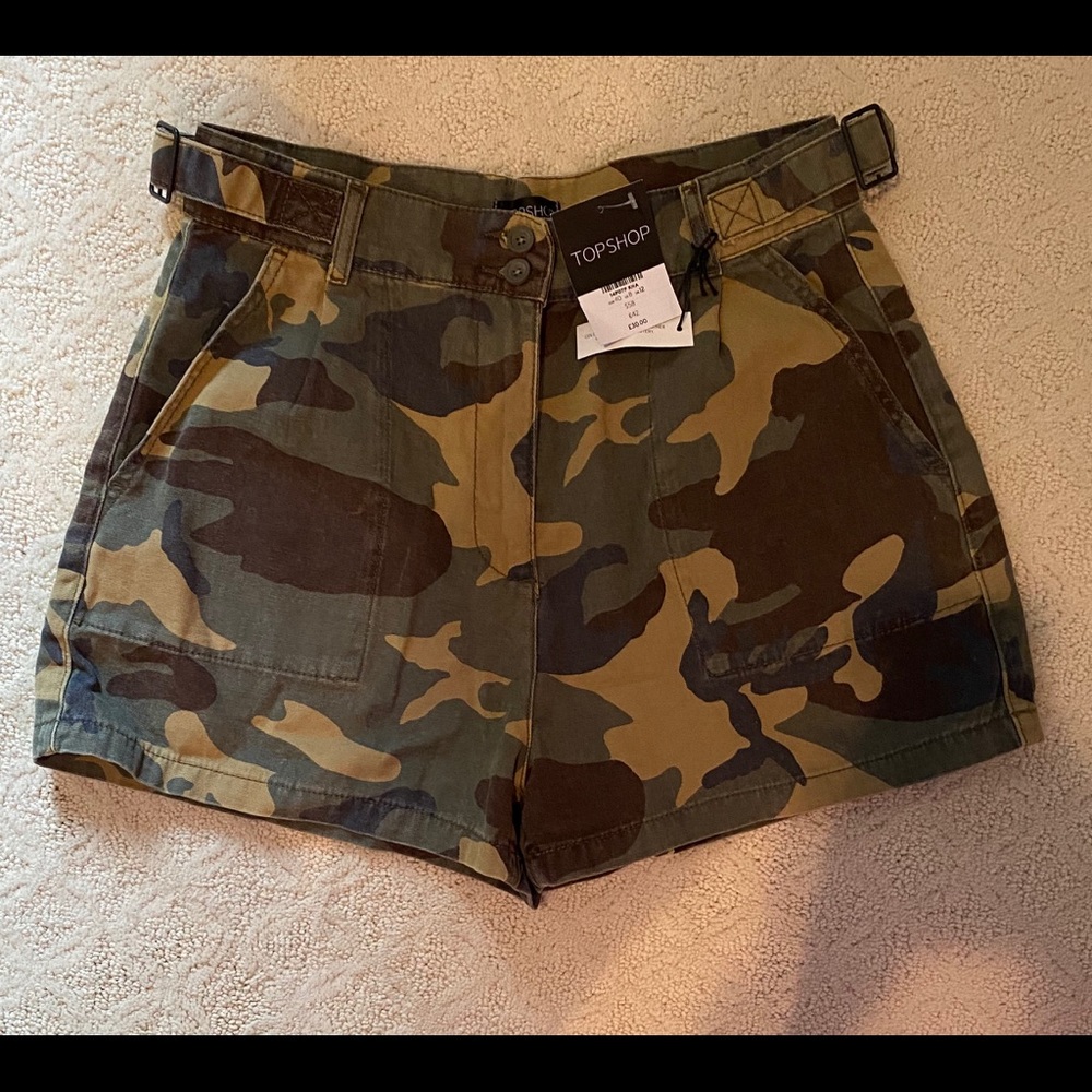 Like new Topshop camo shorts - Picture 3 of 7